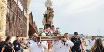 Los pescadores y marineros de Valencia honran a la Virgen del Carmen