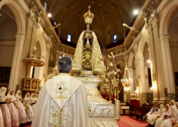Valencia rinde honores a la Virgen del Carmen en una jornada de fervor entre el Puerto y el corazón de Ciutat Vella