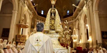 Valencia rinde honores a la Virgen del Carmen en una jornada de fervor entre el Puerto y el corazón de Ciutat Vella
