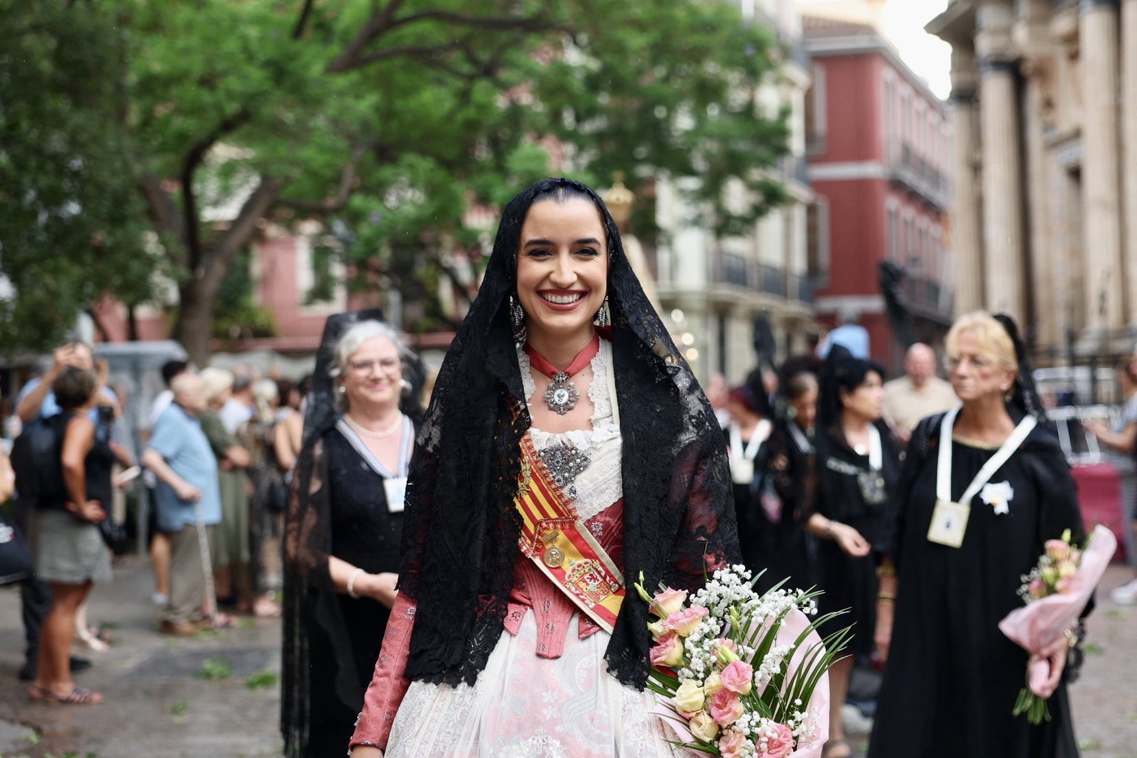 Valencia rinde honores a la Virgen del Carmen en una jornada de fervor entre el Puerto y el corazón de Ciutat Vella 3 HNX FesWoAAN6Az