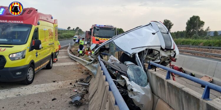 Un muerto y dos heridos graves en un trágico accidente de tráfico en la A-35 a la altura de Montesa 1 Un muerto y dos heridos graves en un trágico accidente de tráfico en la A-35 a la altura de Montesa