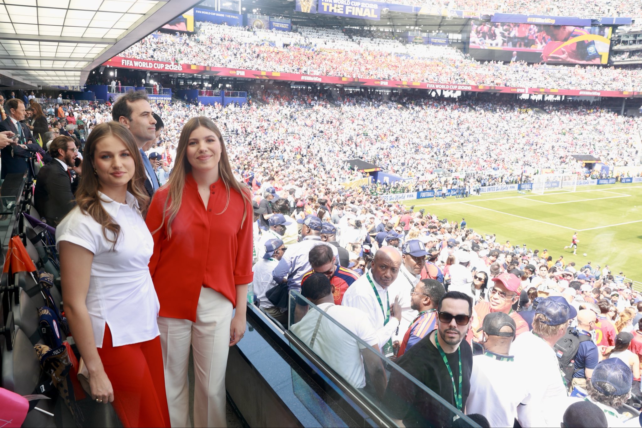 España toca la gloria planetaria ante la mirada de la Familia Real: Campeones del Mundo en Nueva York 2 HNncl0TXcAAATPj