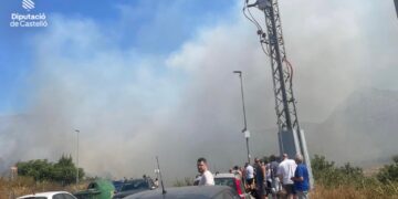 Dos incendios casi simultáneos sobresaltan la Vall d'Uixó
