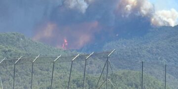 Los vecinos de Artana ya divisan las llamas del Incendio Forestal de La Vall d'Uixó