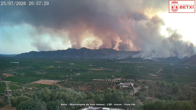 El fuego arrastra a más municipios de la Serra d'Espadà: se ordenan nuevas evacuaciones y el confinamiento de Bechí 4 HOGF6bSXcAAiOV0