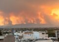 El fuego arrastra a más municipios de la Serra d'Espadà: se ordenan nuevas evacuaciones y el confinamiento de Bechí