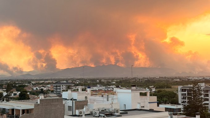 El fuego arrastra a más municipios de la Serra d'Espadà: se ordenan nuevas evacuaciones y el confinamiento de Bechí 1 El fuego arrastra a más municipios de la Serra d'Espadà: se ordenan nuevas evacuaciones y el confinamiento de Bechí
