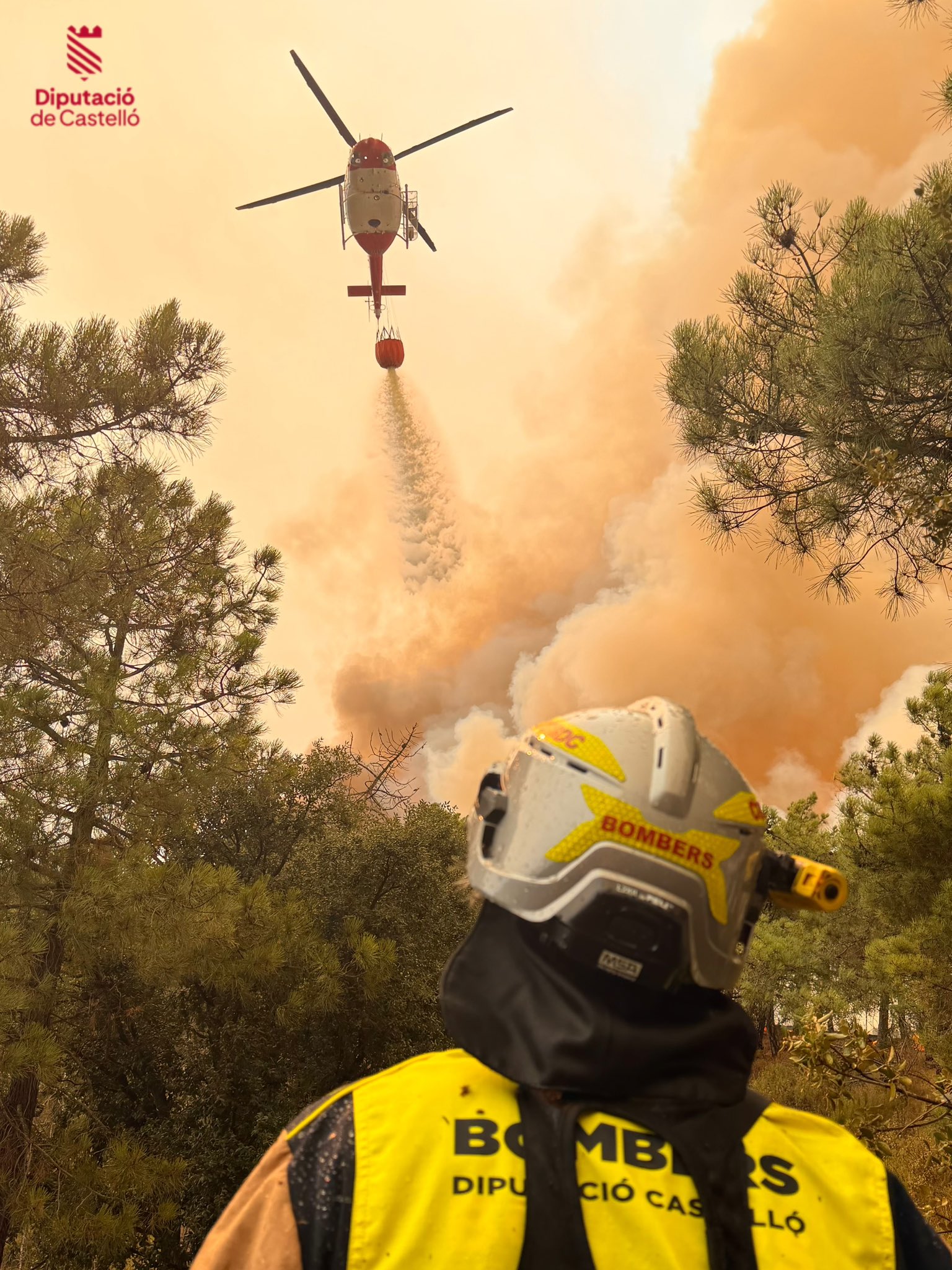 El incendio de la Serra d'Espadà se descontrola: más de 6.500 hectáreas quemadas y 75.000 personas afectadas 4 HOKdUsvXwAAXJte