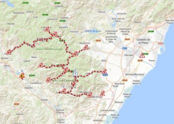 El incendio de la Vall d'Uixó corta 8 carreteras: la DGT pide evitar desplazamientos en la zona 14 El incendio de la Vall d'Uixó corta 8 carreteras: la DGT pide evitar desplazamientos en la zona