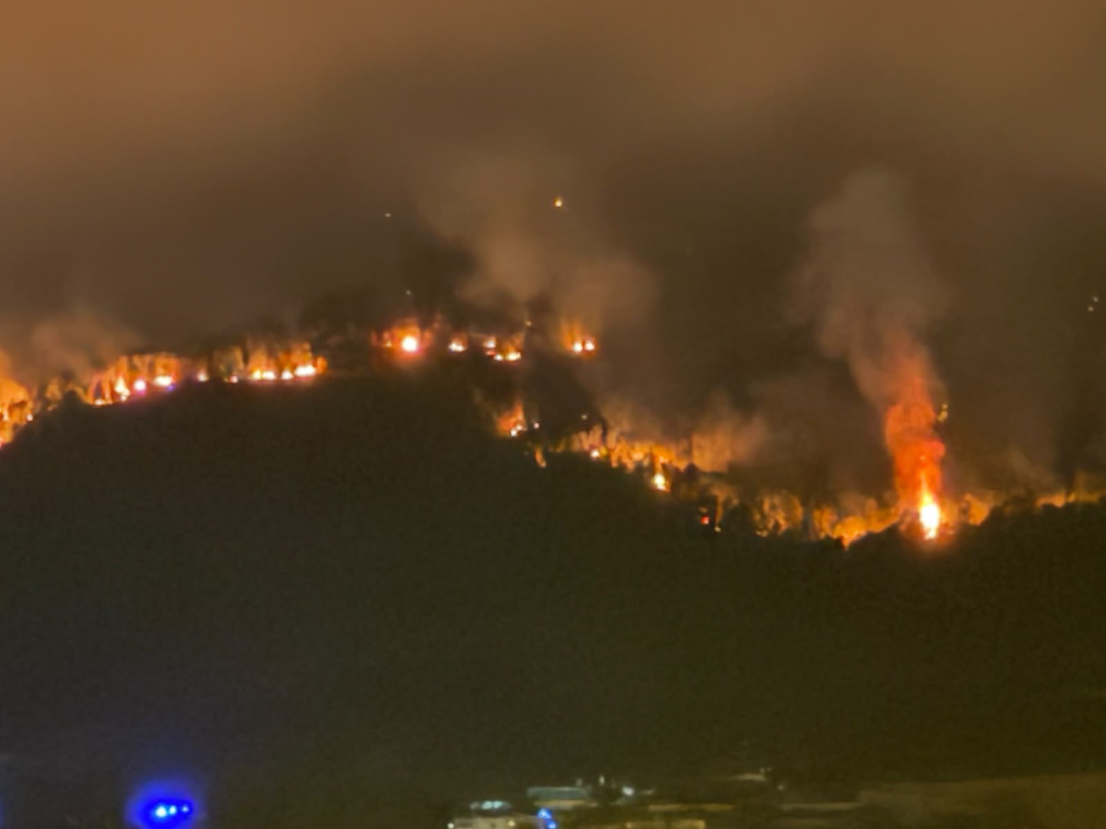 El incendio de la Serra d'Espadà se descontrola: más de 6.500 hectáreas quemadas y 75.000 personas afectadas 8 HOLwLvyWwAAmp9k