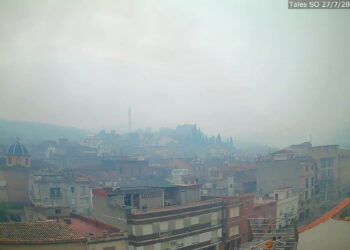 Sanitat activa el protocolo de salud pública en 4 comarcas por el humo del incendio de la Serra d'Espadà