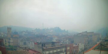 Sanitat activa el protocolo de salud pública en 4 comarcas por el humo del incendio de la Serra d'Espadà