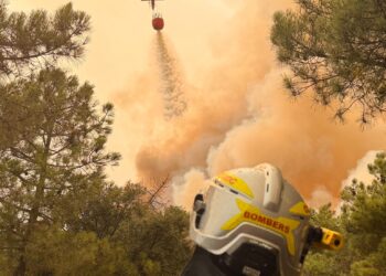 El incendio de La Vall d’Uixó supera las 6.500 hectáreas y se adentra en la Sierra de Espadán