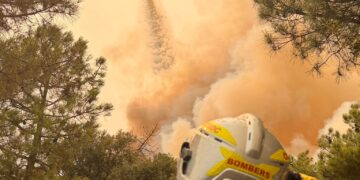 El incendio de La Vall d’Uixó supera las 6.500 hectáreas y se adentra en la Sierra de Espadán