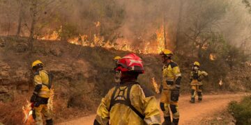 El incendio de La Vall d’Uixó supera las 6.500 hectáreas y se adentra en la Sierra de Espadán