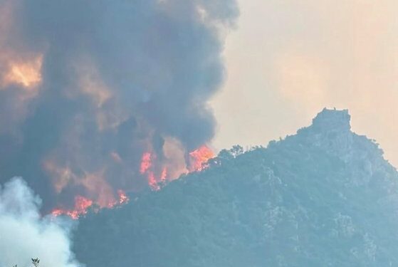 El incendio de la Sierra de Espadán arrasa ya 7.500 hectáreas y mantiene en vilo al interior de Castellón