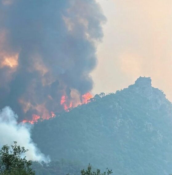 El incendio de la Sierra de Espadán arrasa ya 7.500 hectáreas y mantiene en vilo al interior de Castellón