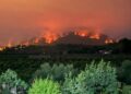 El incendio de la Serra d'Espadà afronta otra noche crítica de fuego: frentes activos en eslida, El Montí, Alcudia de Veo y Ahín