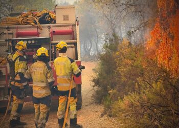 El incendio de La Vall d'Uixó alcanza las 8.500 hectáreas en su cuarto día activo y moviliza a más de 640 efectivos