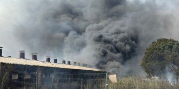 El incendio de La Vall d’Uixó alcanzó anoche las 10.000 hectáreas calcinadas mientras 600 efectivos luchan por frenar su avance en Espadán
