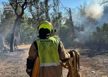 Controlado el avance del incendio de Peñíscola tras evacuar a 70 personas