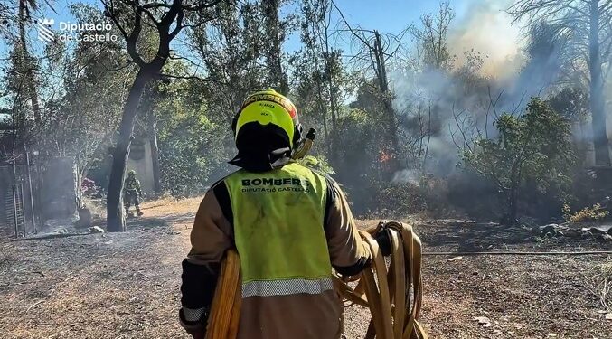 Controlado el avance del incendio de Peñíscola tras evacuar a 70 personas