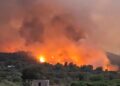 El fuego fuera de control en La Vall d'Uixó obliga a evacuar el municipio de Chóvar