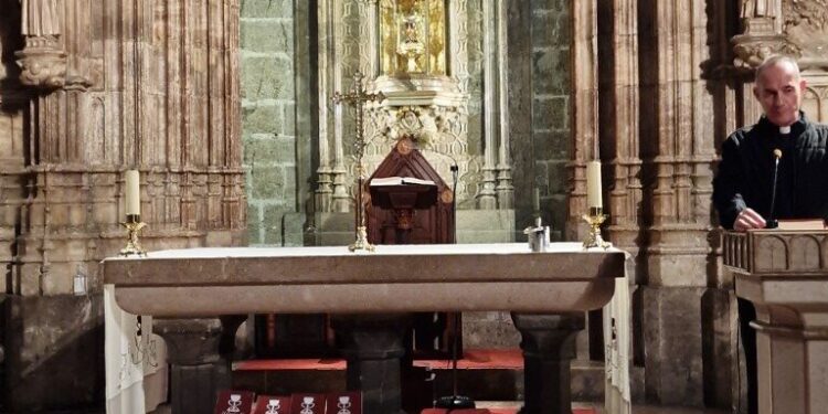 La Capilla del Santo Caliz acoge la presentacion oficial y bendicion de las Credenciales de Peregrinacion de El Camino del Santo Grial 4 Mediana rotated 1