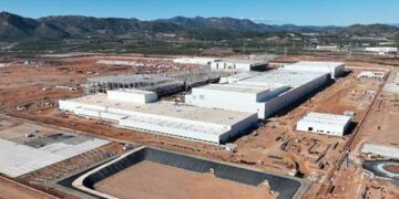 La gigafactoria de Sagunto acelera su construccion y preve completar un nuevo bloque de produccion este verano
