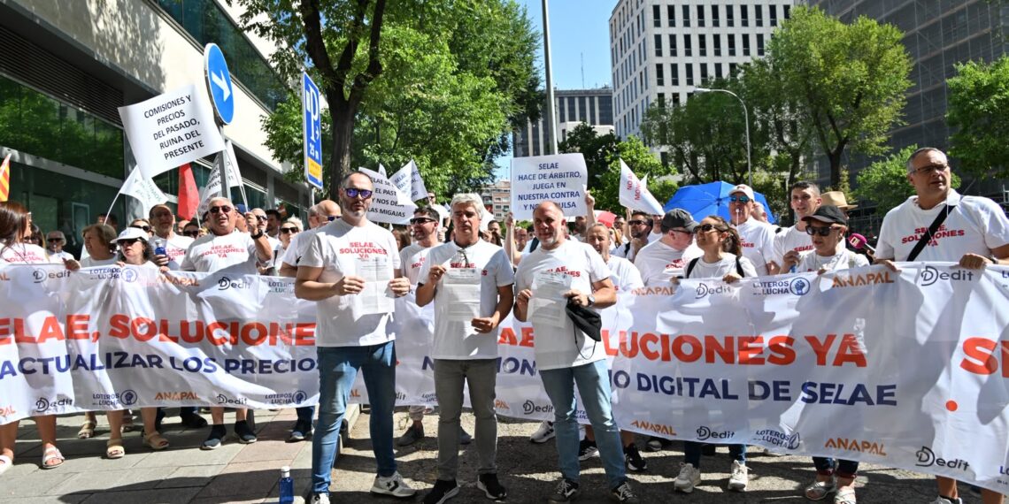 Histórica protesta de los loteros: exigen a SELAE una revisión urgente ante la amenaza de un "monopolio digital"