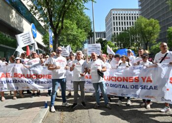 Histórica protesta de los loteros: exigen una revisión urgente ante la amenaza de un "monopolio digital" 18 Histórica protesta de los loteros: exigen a SELAE una revisión urgente ante la amenaza de un "monopolio digital"