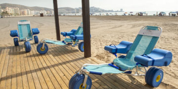 La Diputació de Valéncia invierte 228.000 euros en mejorar la accesibilidad de 26 playas de la provincia