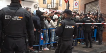 Por que Espana multa a inmigrantes sin papeles pero les permite regularizarse