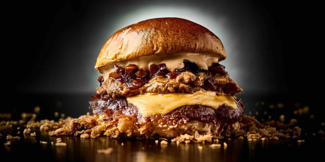 Mestalla apuesta por la hamburguesa Dalú Burger en su carrera hacia la "Mejor smash burger de España" 1 Mestalla apuesta por la hamburguesa Dalú Burger en su carrera hacia la "Mejor smash burger de España"