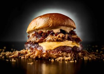 Mestalla apuesta por la hamburguesa Dalú Burger en su carrera hacia la "Mejor smash burger de España" 14 Mestalla apuesta por la hamburguesa Dalú Burger en su carrera hacia la "Mejor smash burger de España"