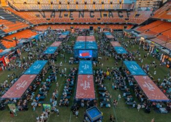 la fiebre por la ‘smash burger’ perfecta se instala en Valencia, «The Champions Burguer California»
