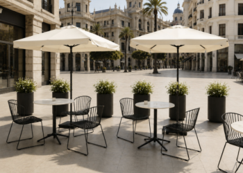 Valencia estudia unificar la imagen comercial y hostelera de la plaza del Ayuntamiento 2