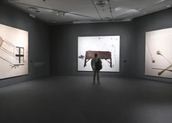 La Fundación Bancaja reúne la última etapa creativa de Antoni Tàpies en una gran exposición en Valencia
