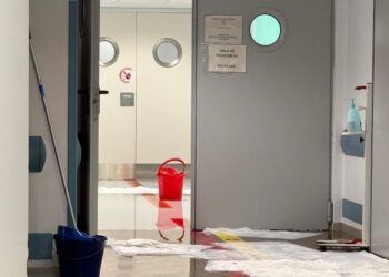 Goteras en Urgencias del Hospital Clínic en plena ola de calor: los trabajadores denuncian el colapso de las instalaciones 16 Goteras en Urgencias del Hospital Clínic en plena ola de calor: los trabajadores denuncian el colapso de las instalaciones