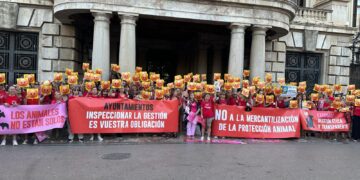 Un millar de personas exigen rescindir el contrato con la UTE de empresas de control de plagas para los refugios de animales