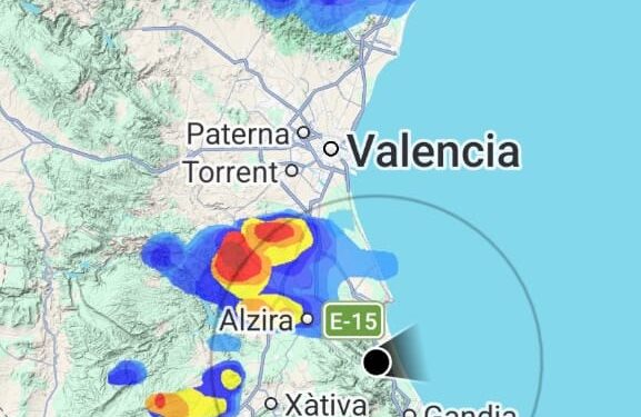 Valéncia: una inusual supercélula anticiclónica amenaza el área metropolitana con granizo y fuertes vientos 1 Valéncia: una inusual supercélula anticiclónica amenaza el área metropolitana con granizo y fuertes vientos