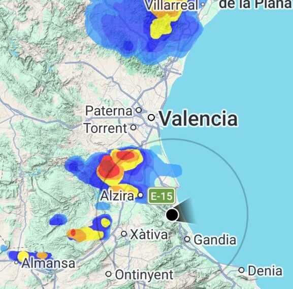Valéncia: una inusual supercélula anticiclónica amenaza el área metropolitana con granizo y fuertes vientos