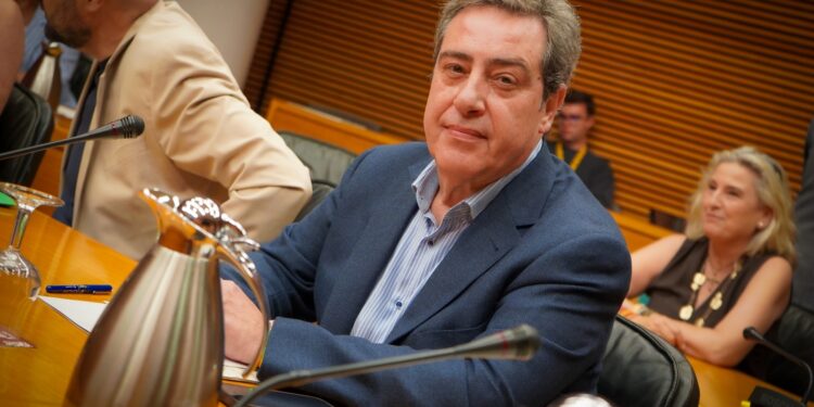El PP tumba los recortes a la catalanista AVL y Vox se conforma a cambio de introducir la prioridad nacional 1 El PP tumba los recortes a la catalanista AVL y Vox se conforma a cambio de introducir la prioridad nacional