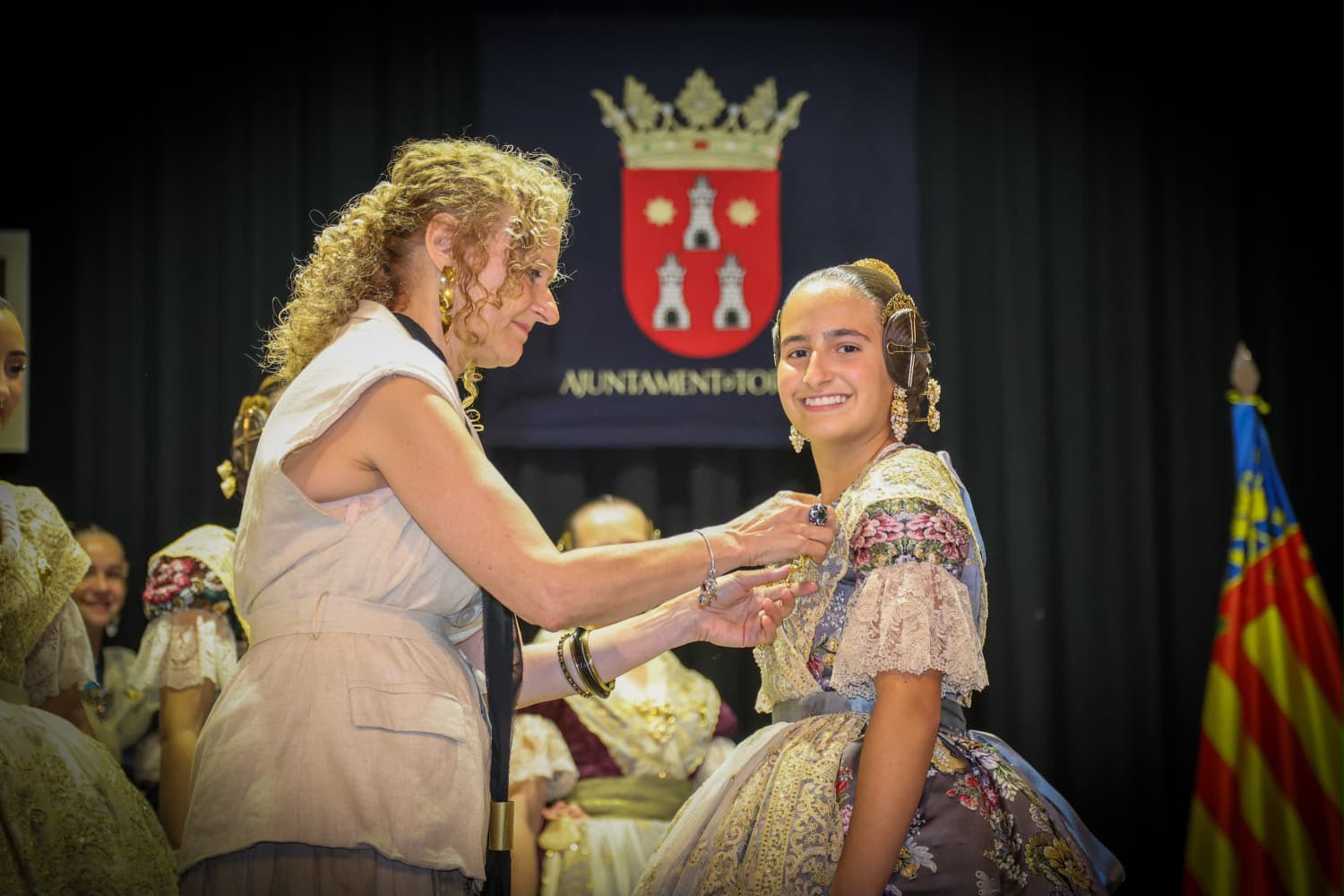 Amparo Taberner y Carla Simó son proclamadas oficialmente como las Falleras Mayores de Torrent para 2027 2 WhatsApp Image 2026 07 16 at 21.10.46