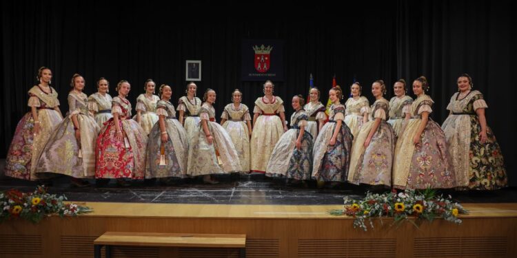 Amparo Taberner y Carla Simó son proclamadas oficialmente como las Falleras Mayores de Torrent para 2027 1 Amparo Taberner y Carla Simó son proclamadas oficialmente como las Falleras Mayores de Torrent para 2027