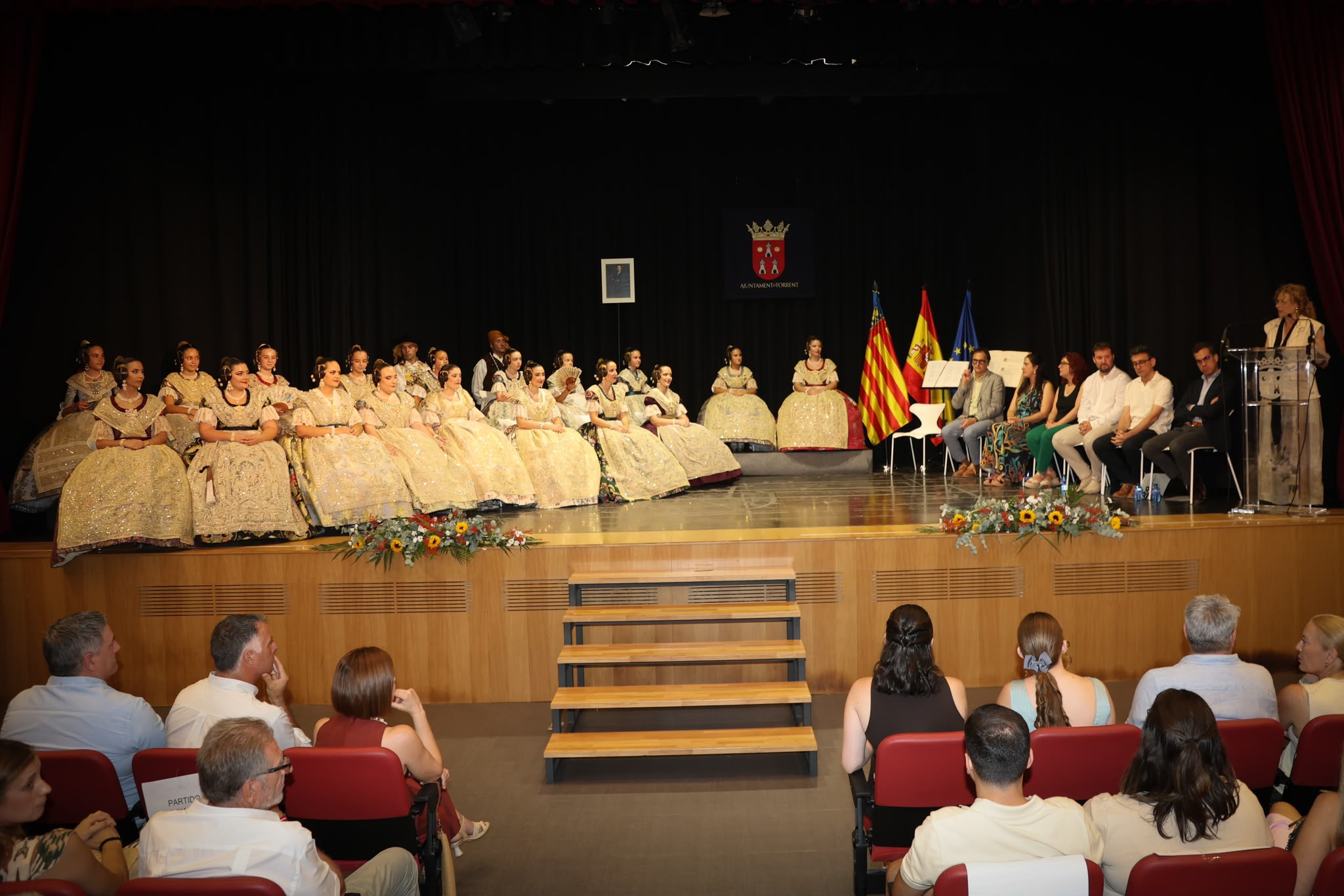 Amparo Taberner y Carla Simó son proclamadas oficialmente como las Falleras Mayores de Torrent para 2027 7 WhatsApp Image 2026 07 16 at 21.10.49