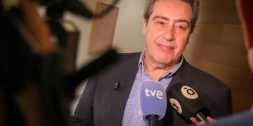 Vox critica por catalanista a la AVL pero justifica su voto afirmativo a los presupuestos que aumentan su presupuesto