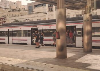 Viajar en Cercanías Valencia: Una Odisea a 40 Grados en los "Trenes Borregueros" del Estado 14 Viajar en Cercanías Valencia: Una Odisea a 40 Grados en los "Trenes Borregueros" del Estado
