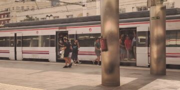 Viajar en Cercanías Valencia: Una Odisea a 40 Grados en los "Trenes Borregueros" del Estado