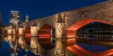 El Ayuntamiento de Valencia y la Fundación Trinidad Alfonso se alían para iluminar los 17 puentes del Jardí del Túria